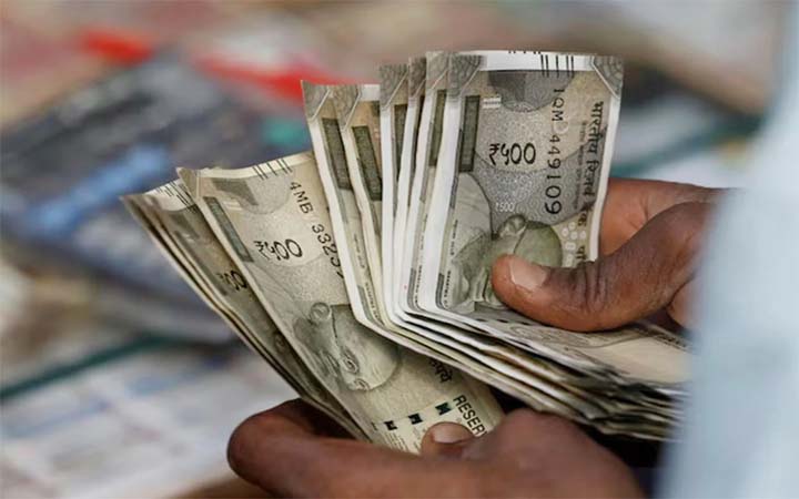 ভারতীয় রুপির মান ইতিহাসের সর্বনিম্ন পর্যায়ে