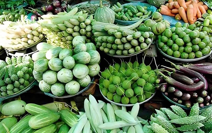 হাতবদলে সবজির দাম চার গুণ