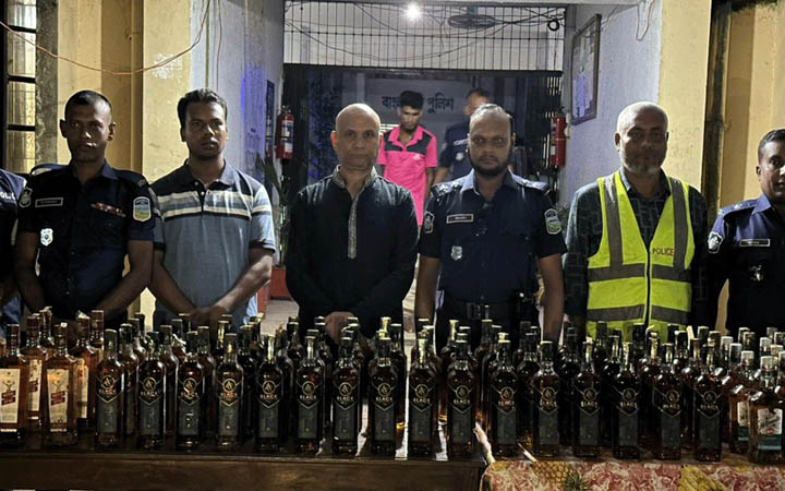 ধোবাউড়ায় বিপুল পরিমাণ ভারতীয় মদসহ আটক তিন