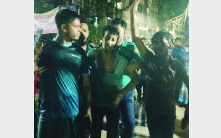 রাজধানীর ফার্মগেট-রাজাবাজারে পৃথক ককটেল বিস্ফোরণ, ছাত্রলীগকর্মী আটক