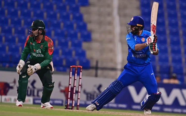 এবার ৯৩ রানে অলআউট হয়ে ওয়ানডেতে ধবলধোলাই বাংলাদেশ