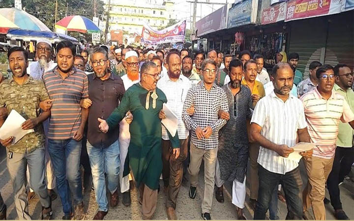 বিএনপি ও অঙ্গ সংগঠনের উদ্যোগে সিদ্ধিরগঞ্জে ৩১ দফার লিফলেট বিতরণ ও উঠান বৈঠক