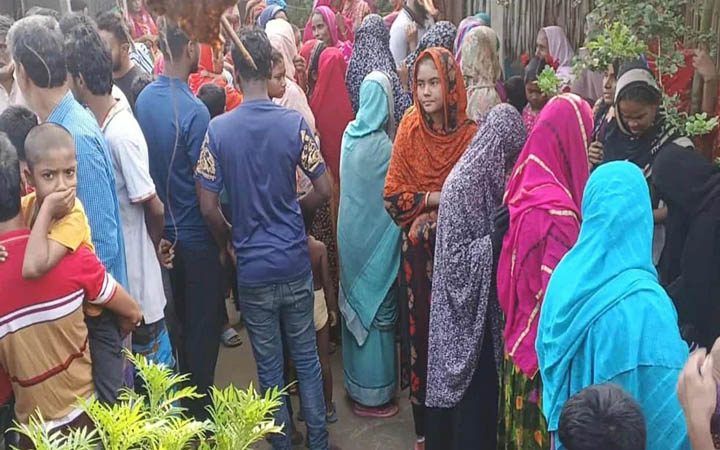 নিজ বাড়িতে ভ্যানচালক খুন