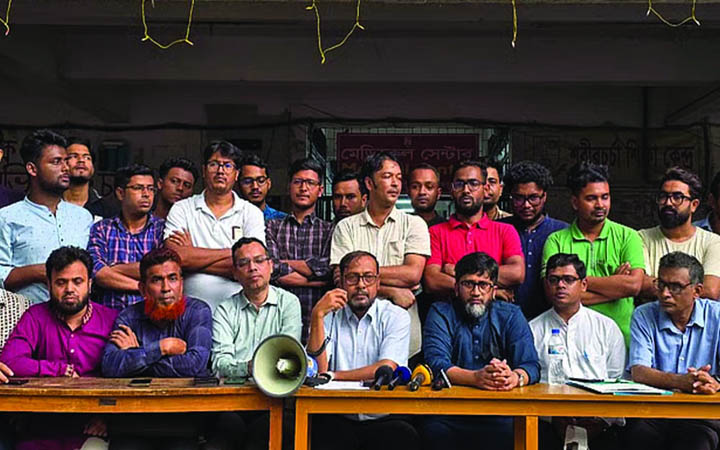 ডিএমপি ত্রিভুজ প্রেমের গল্প সাজিয়ে জুবায়েদের চরিত্র হরণের চেষ্টা চলছে : শিক্ষক সমিতি