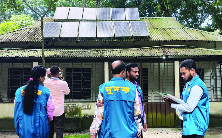 গৌরীপুরে দুদকের অভিযান, সোলার প্যানেল প্রকল্পে লুটপাটের সত্যতা মিলল