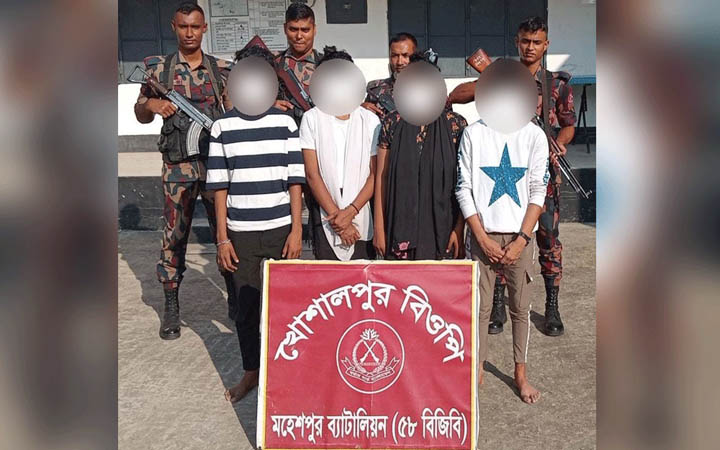 অবৈধভাবে ভারতে প্রবেশের সময় আট বাংলাদেশি আটক