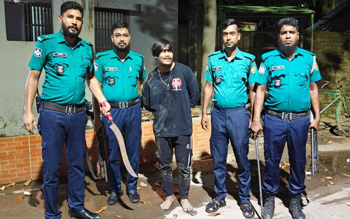 গ্রেপ্তার মোহাম্মদপুরের ‘শীর্ষ ছিনতাইকারী’ শাহিন