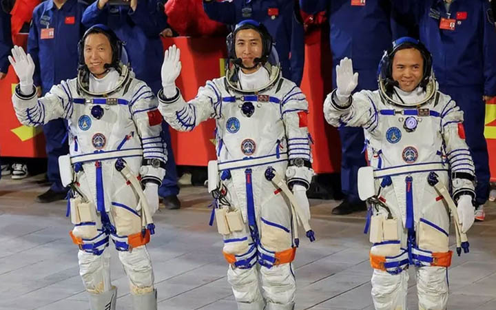 ‘তিয়ানগং’ মহাকাশ স্টেশনে যাত্রা শুরু করেছে চীনের সর্বকনিষ্ঠ নভোচারী ও ৪টি ইঁদুর