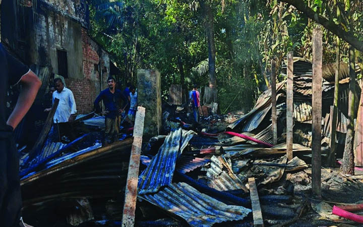 চট্টগ্রামের চন্দনাইশে চুলার আগুনে পুড়ল বসতঘর-ফার্ম, ক্ষতি ২০ লাখ টাকা