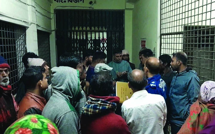 ব্যবসায়িক দ্বন্দ্বে চলন্ত ট্রেনে ১ জনকে গলা কেটে হত্যা