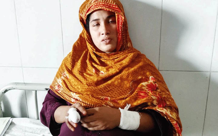 মাগুরায় চাঁদা না পেয়ে গৃহবধূর আঙুল কেটে দিল দুর্বৃত্তরা