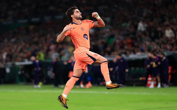 ফেরান তোরেসের হ্যাটট্রিকে বেতিসকে উড়িয়ে শীর্ষে বার্সেলোনা