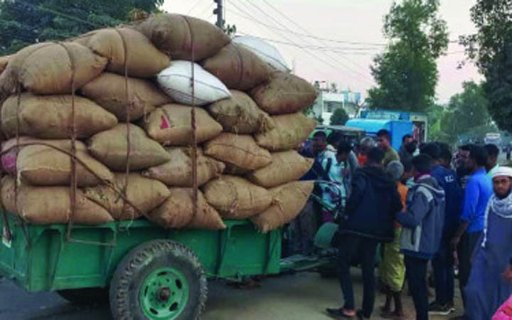ময়মনসিংহের ঈশ্বরগঞ্জে ইজিবাইকের ধাক্কা থেকে বাঁচতে ট্রলির চাকায় পিষ্ট মোটরসাইকেল আরোহী