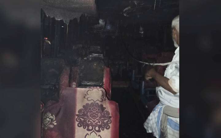 নোয়াখালীর সোনাপুরে বাসে অগ্নিকাণ্ডে পুড়ল কয়েকটি আসন