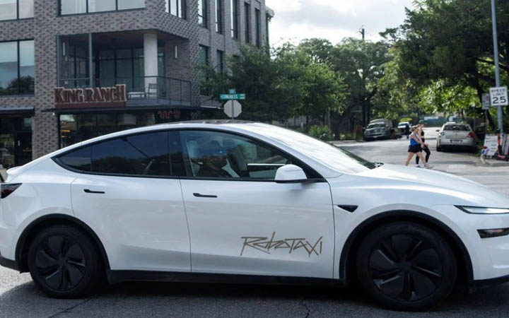 চালকবিহীন রোবোট্যাক্সি পরীক্ষা শুরু করল টেসলা
