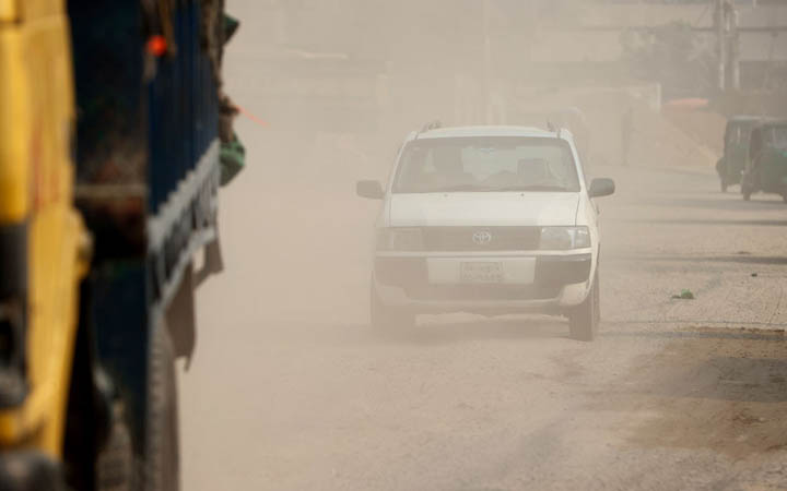 বায়ুদূষণে বিশ্বের শহরগুলোর তালিকায় ঢাকা আজ তৃতীয় স্থানে