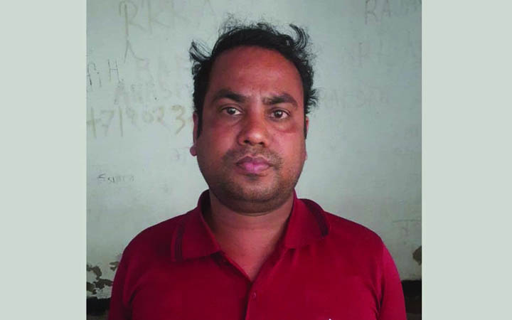 সদরপুরে নিজ বাড়ি থেকে ইউনিয়ন স্বেচ্ছাসেবক লীগর সভাপতি আটক