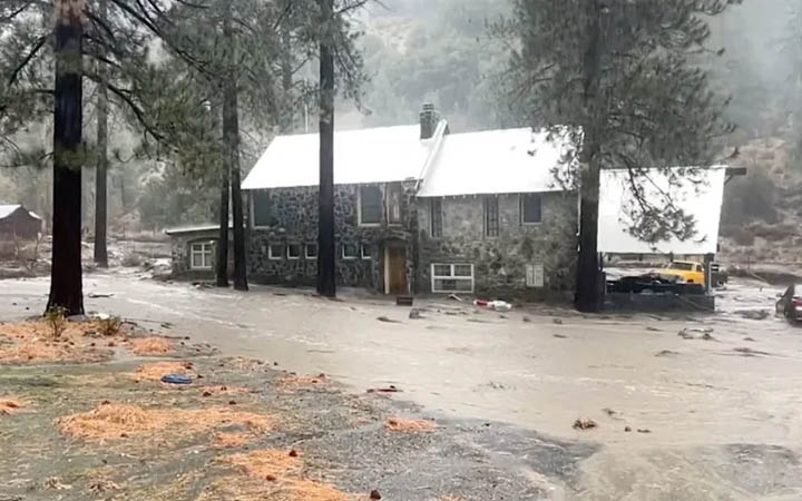 ক্যালিফোর্নিয়ায় ভয়াবহ ঝড় ও ভারী বৃষ্টি, ৩ জনের মৃত্যু