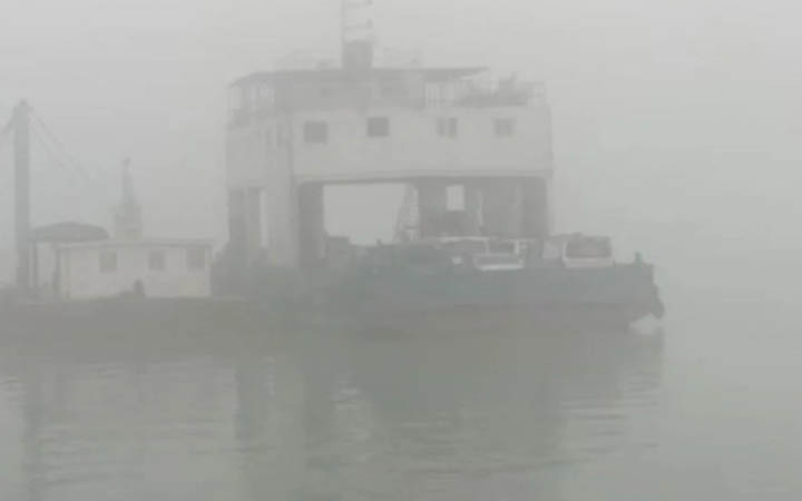 সারা দেশে সব ধরনের নৌযান চলাচল বন্ধ