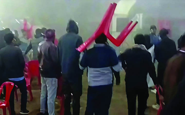 ফরিদপুরে হামলায় জেমসের কনসার্ট পণ্ড, আহত ত্রিশ