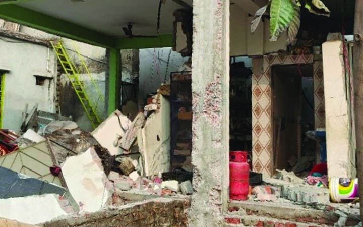 ঢাকার কেরানীগঞ্জে মাদরাসায় বিস্ফোরণ : গ্রেপ্তার ৩, ককটেল সদৃশ বস্তু উদ্ধার