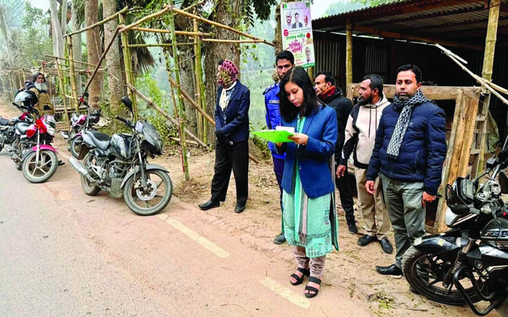 ড্রাইভিং লাইসেন্স-হেলমেটবিহীন চলছিল মোটরসাইকেল, পাঁচ জনকে জরিমানা