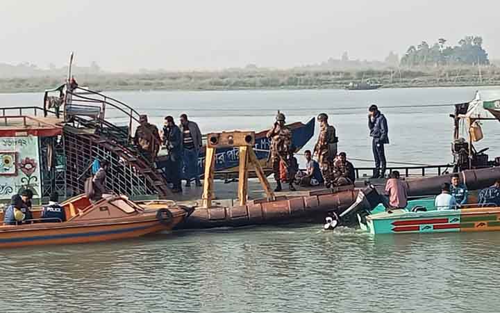 নবীনগরে মেঘনা নদীতে অভিযানে ড্রেজার-বাল্কহেড জব্দ, গ্রেপ্তার পাঁচ