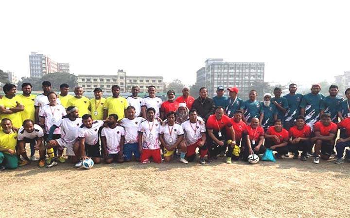 মুন্সীগঞ্জে সাবেক খেলোয়াড়দের প্রীতি ফুটবল টুর্নামেন্ট