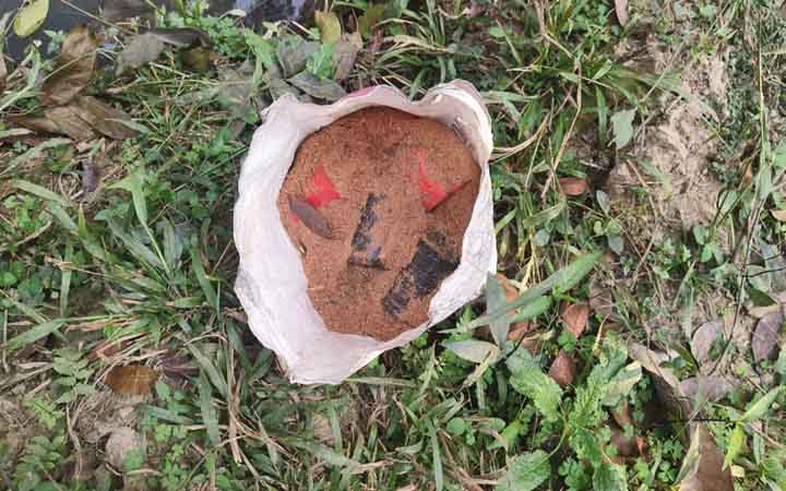 চাঁপাইনবাবগঞ্জে অবিস্ফোরিত ককটেল উদ্ধার