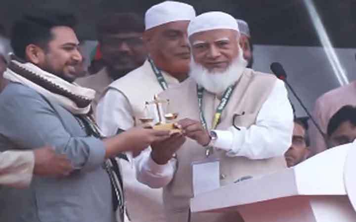 নাহিদ ইসলামের হাতে ‘পাল্লা-কলি’ তুলে দিলেন জামায়াত আমির