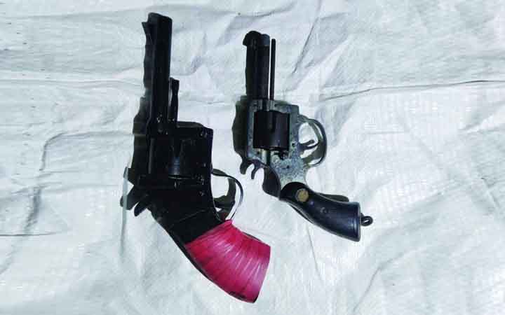 খুলনায় গুচ্ছগ্রাম থেকে উদ্ধার হলো দুটি রিভলবার