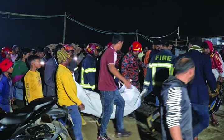 বগুড়ায় ধসে পড়ল নির্মাণাধীন ভবনের ছাদ, এক শ্রমিকের মৃত্যু