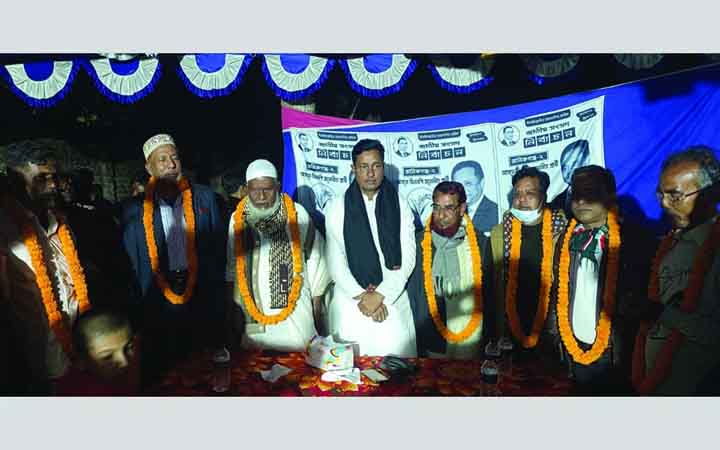 বিএনপিতে যোগ দিলেন আওয়ামী লীগের শতাধিক নেতাকর্মী