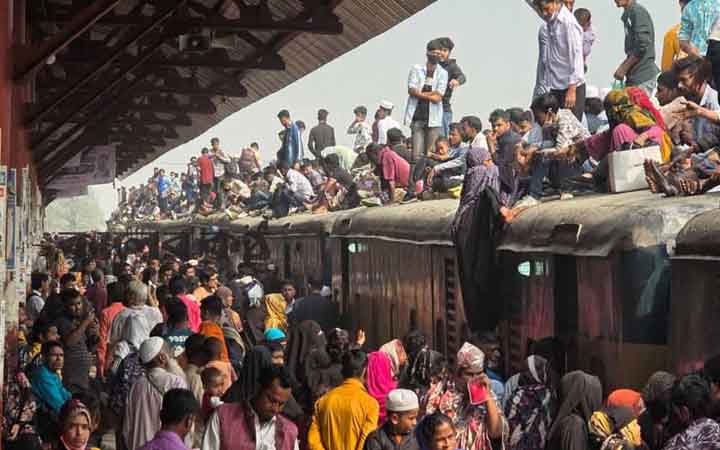 ভোট দিতে ঈদের ছুটির মতোই গ্রামে যাচ্ছে মানুষ