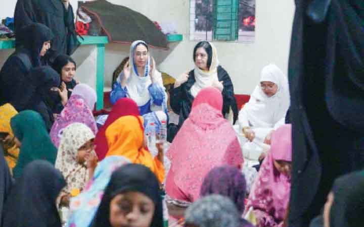 এতিম শিক্ষার্থীদের সঙ্গে ইফতার করলেন জুবাইদা ও জাইমা রহমান