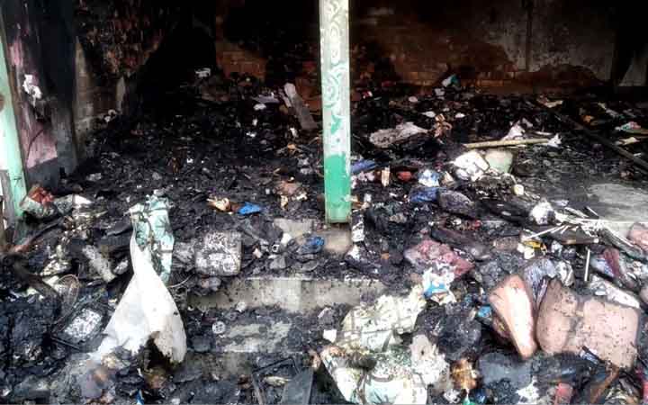 ফকিরহাটে দোকান আগুনে পুড়ে ছাই