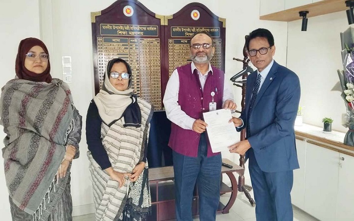 অবশেষে পদত্যাগ করলেন ঢাবি ভিসি