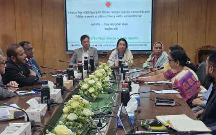 এয়ারলাইন্সগুলোকে যাত্রীদের সঙ্গে সার্বক্ষণিক যোগাযোগের নির্দেশ