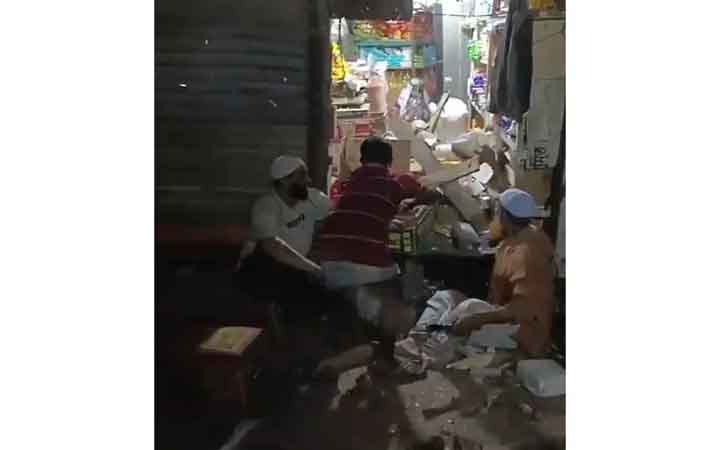 মুন্সীগঞ্জে বিদ্যুৎ সংযোগ বিচ্ছিন্ন করে টর্চলাইট জ্বালিয়ে দুই পক্ষের সংঘর্ষ