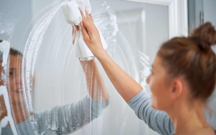 আয়না ও কাচের কালো ছোপ দূর করার সহজ উপায়