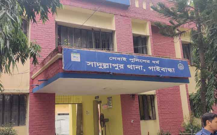 গাইবান্ধায় প্রবাসীর স্ত্রীর ঝুলন্ত মরদেহ উদ্ধার