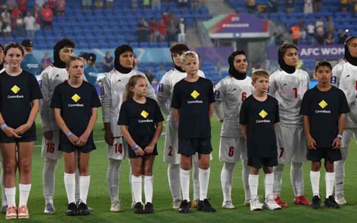 অস্ট্রেলিয়ার আশ্রয় ছেড়ে বাড়ির পথে ইরানের আরও ১ নারী ফুটবলার