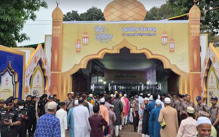 জাতীয় ঈদগাহ ময়দানে মুসল্লির ঢল