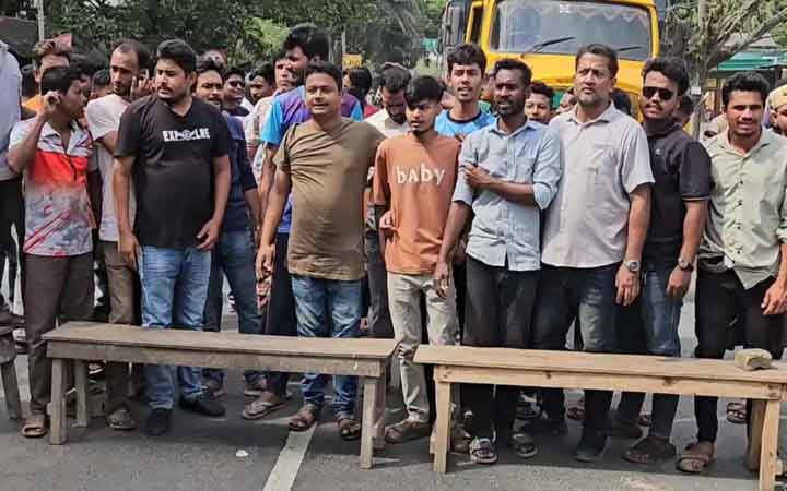 বিদ্যুতের দাবিতে পঞ্চগড়ে মহাসড়ক অবরোধ, ৪ ঘণ্টা ভোগান্তি