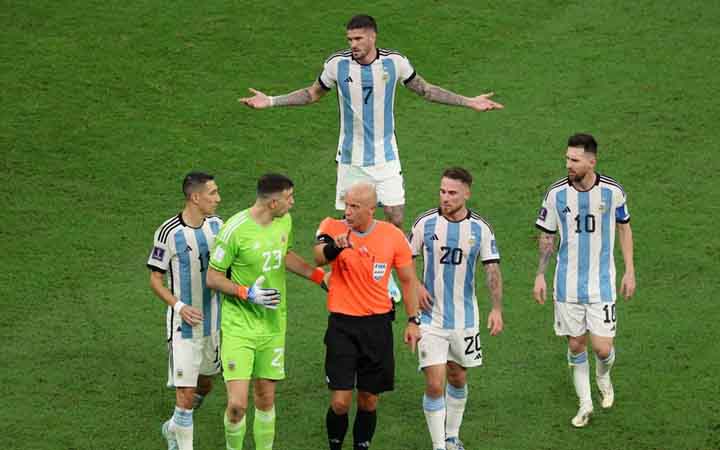 বিশ্বকাপ পরিচালনায় ৫০ দেশের রেফারি, আর্জেন্টিনা-ব্রাজিল থেকে সর্বোচ্চ