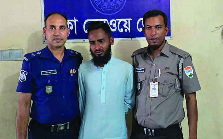 ভয় দেখিয়ে বিকাশে টাকা হাতিয়ে নেওয়া চক্রের সদস্য গ্রেপ্তার