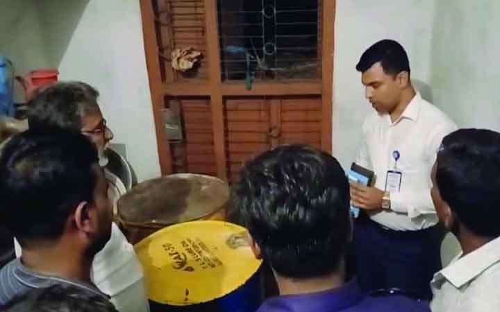 আলমডাঙ্গায় অবৈধ ডিজেল মজুদ, জেল-জরিমানা