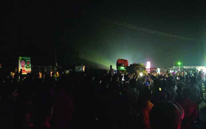 এসএসসির আগের রাতেও পায়নি প্রবেশপত্র, মহাসড়ক অবরোধ পরীক্ষার্থীদের