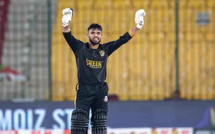 ঝড়ো সেঞ্চুরিতে হায়দরাবাদকে জেতালেন উসমান