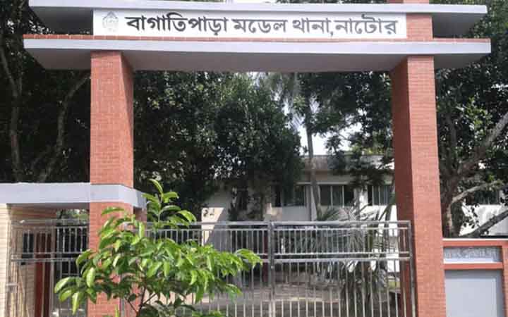 নাটোরের বাগাতিপাড়ায় জুয়েলারি ব্যবসায়ীর ওপর হামলা, প্রতিবেশী আটক